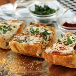 طريقة عمل توست الجبن الكريمي بالثوم ، طعم رائع