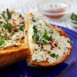 طريقة عمل توست الجبن الكريمي بالثوم ، طعم رائع