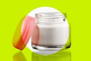 ٨ أدوات تجميلية لا تضعيها في الحمام ابداً بوصية الخبراء ٨ أدوات تجميلية لا تضعيها في الحمام ابداً بوصية الخبراء