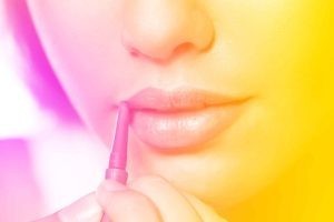 حيل تساعدك في تثبيت المكياج طول اليوم حيل تساعدك في تثبيت المكياج طول اليوم