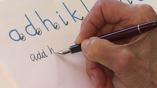 ١٣ صفة عن شخصيتك تكشفها خط يدك في اللغة الأنجليزية ١٣ صفة عن شخصيتك تكشفها خط يدك في اللغة الأنجليزية
