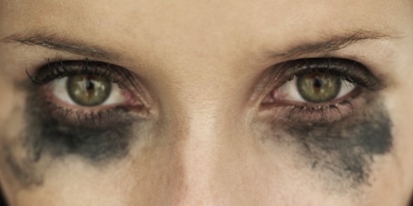 كيفية منع الكحل من السيلان ؟