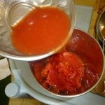 عمل مربي الطماطم بالصور