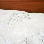 ماذا سيحدث لو قمت برش صودا الخبز علي فراش السرير