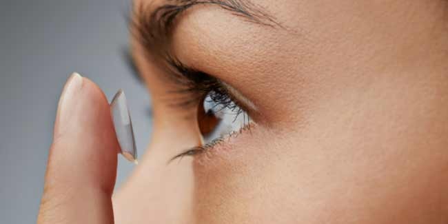 أخطاء يتم ارتكابها اثناء استخدام العدسات اللاصقة يمكن أن تضر عينيك