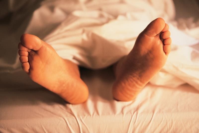 طرق تأثير قدميك علي نومك