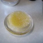 تجهيز مقشر للجسم بالصور من أجل نعومة وبياض ناصع