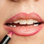 كيف تقومي بوضع الروج بألوان قوس قزح