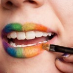 كيف تقومي بوضع الروج بألوان قوس قزح