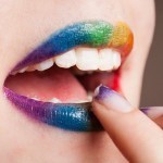 كيف تقومي بوضع الروج بألوان قوس قزح