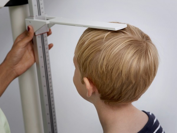 مرجع مفصل للطول والوزن المثالي للأطفال حسب اعمارهم