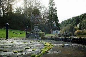 قاعة أثرية فخمة تحت المياه في بيرني مادوف الفيكتوري