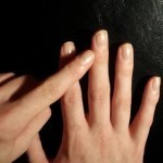 علاج فوري وسريع: تدليك اليد والأصابع لتخفيف الألم بالصور