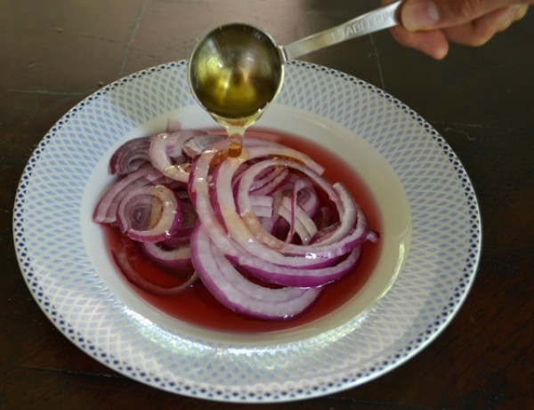 ٣ وصفات لتطبيق ماسك البصل للشعر