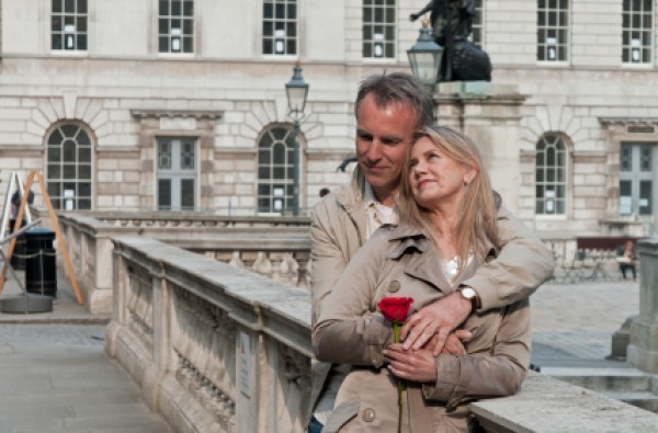 ١٣ علامة تدل على أن هذا الرجل عاطفي