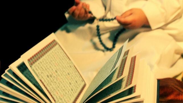 كيف تقلل من خشونة الركبة في رمضان لتتمكن من الصلاة ؟ كيف تقلل من خشونة الركبة في رمضان لتتمكن من الصلاة ؟