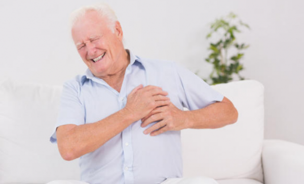 الأسباب الشائعة وراء الشعور بالألم تحت الذراع الأيسر