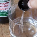 ٤ خطوات لتتمكن من إزالة جير الأسنان وجعل بياضها ناصع