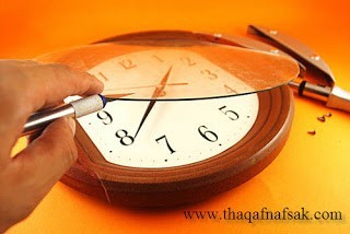 كيف تحول كتاب قديم إلى ساعة كيف تحول كتاب قديم إلى ساعة