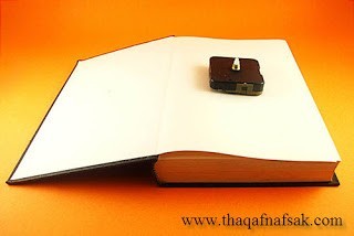 كيف تحول كتاب قديم إلى ساعة كيف تحول كتاب قديم إلى ساعة