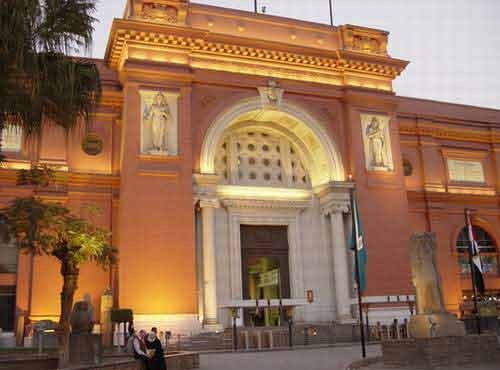 مقتنيات من المتحف المصري منذ الاف السنين مقتنيات من المتحف المصري منذ الاف السنين