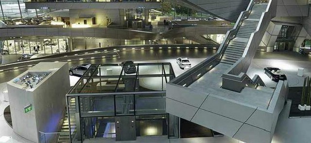 مركز عرض منتجات شركة BMW العالمي مركز عرض منتجات شركة BMW العالمي