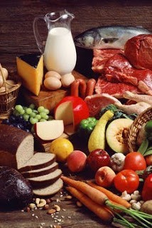 10 أطعمة تجعلك تبدين أصغر سنًا 10 أطعمة تجعلك تبدين أصغر سنًا