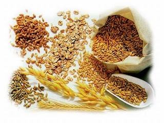 10 أطعمة تجعلك تبدين أصغر سنًا 10 أطعمة تجعلك تبدين أصغر سنًا