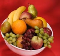 10 أطعمة تجعلك تبدين أصغر سنًا 10 أطعمة تجعلك تبدين أصغر سنًا