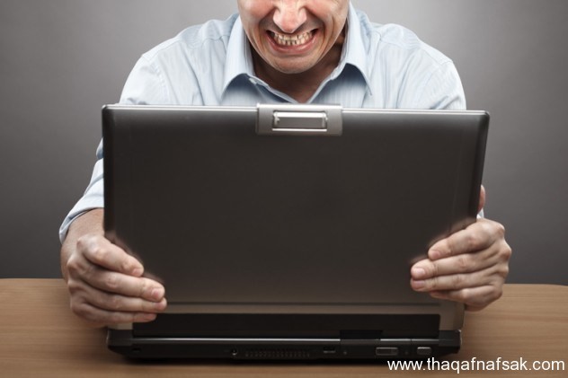 10 أشياء قد يدمرك بها الإنترنت 10 أشياء قد يدمرك بها الإنترنت