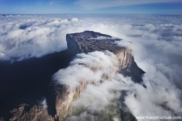 جبال الطاولة او التيبوى “Tepui” فى فنزويلا بالصور جبال الطاولة او التيبوى “Tepui” فى فنزويلا بالصور
