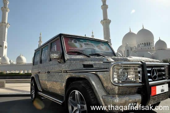 شركة مخصوصة في تغطية سيارات بآلاف العملات المعدنية اللامعة شركة مخصوصة في تغطية سيارات بآلاف العملات المعدنية اللامعة