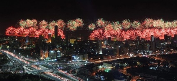 دخول الكويت موسوعة غينس للأرقام القياسية في اليوبيل الذهبي للألعاب النارية دخول الكويت موسوعة غينس للأرقام القياسية في اليوبيل الذهبي للألعاب النارية