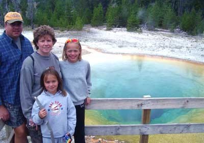 بالفيديوا والصور : نبع المياه الحارة ذو الألوان الطبيعية ، منظر يثير دهشك