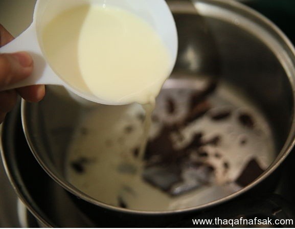 طريقة عمل الشيكولاتة الساخنة ( الهوت شوكليت )
