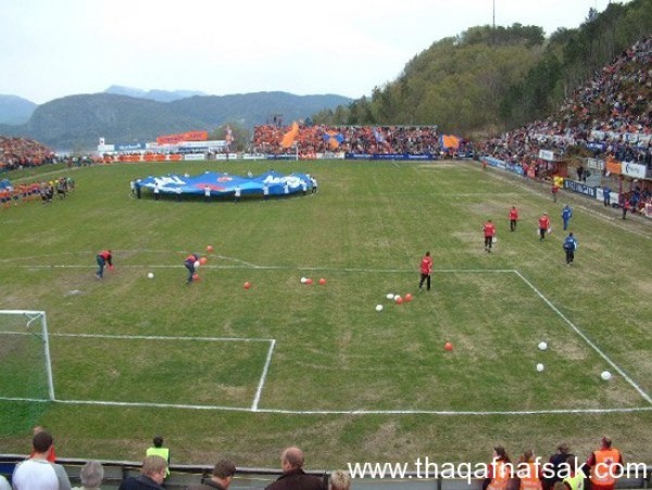 أغرب 10 ملاعب في العالم أغرب 10 ملاعب في العالم