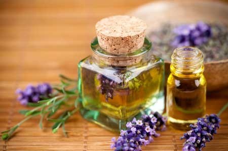 8 زيوت عطرية رائعة وعلاقتها بالاسترخاء 8 زيوت عطرية رائعة وعلاقتها بالاسترخاء