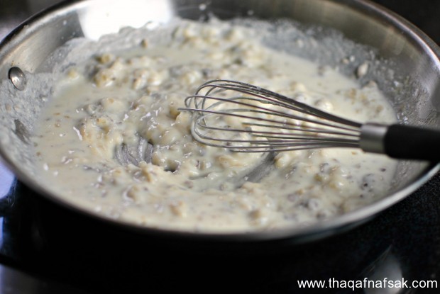 حساء المشروم اللذيذ بالكريمة الغنية.