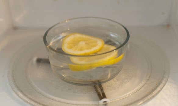 طرق تنظيف الميكروويف الصحيحة بالصور