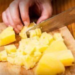 طريقة عمل سلطة البطاطس وجبة خفيفة وصحية