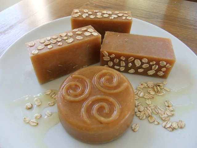 حضري صابون الشوفان لصنفرة البشرة وزيادة النعومة