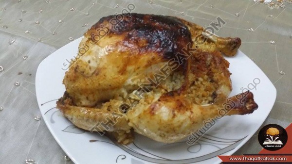بالصور حضري الفراخ المحشية بالأرز في الفرن بالكيس الحراري