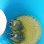 طريقة عمل الكيكة الاسفنجية بالصور خطوات كاملة مصورة