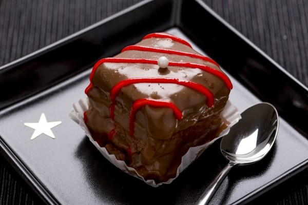 طعم لذيذ مع طريقة عمل كيكة التمر بالصور مع رشة جوز الهند الشهي