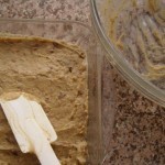 طعم لذيذ مع طريقة عمل كيكة التمر بالصور مع رشة جوز الهند الشهي