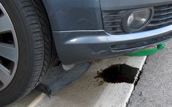 ماذا تفعل في حالة تسرب الزيت من السيارة