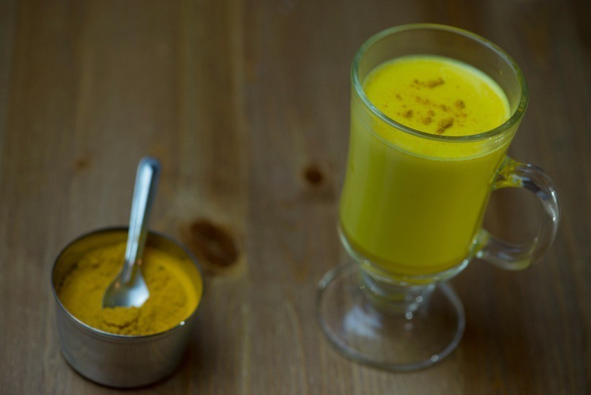 بالصور تحضير حليب الكركم مشروب صحي جدا