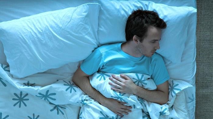 التعرق الليلي عند الرجل الأسباب والعلاج التعرق الليلي عند الرجل الأسباب والعلاج
