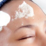 صنفرة البشرة بزيت الخروع والملح