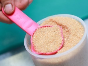 طريقة عمل مصيدة البعوض أو النموس بالسكر والخميرة طريقة عمل مصيدة البعوض أو النموس بالسكر والخميرة